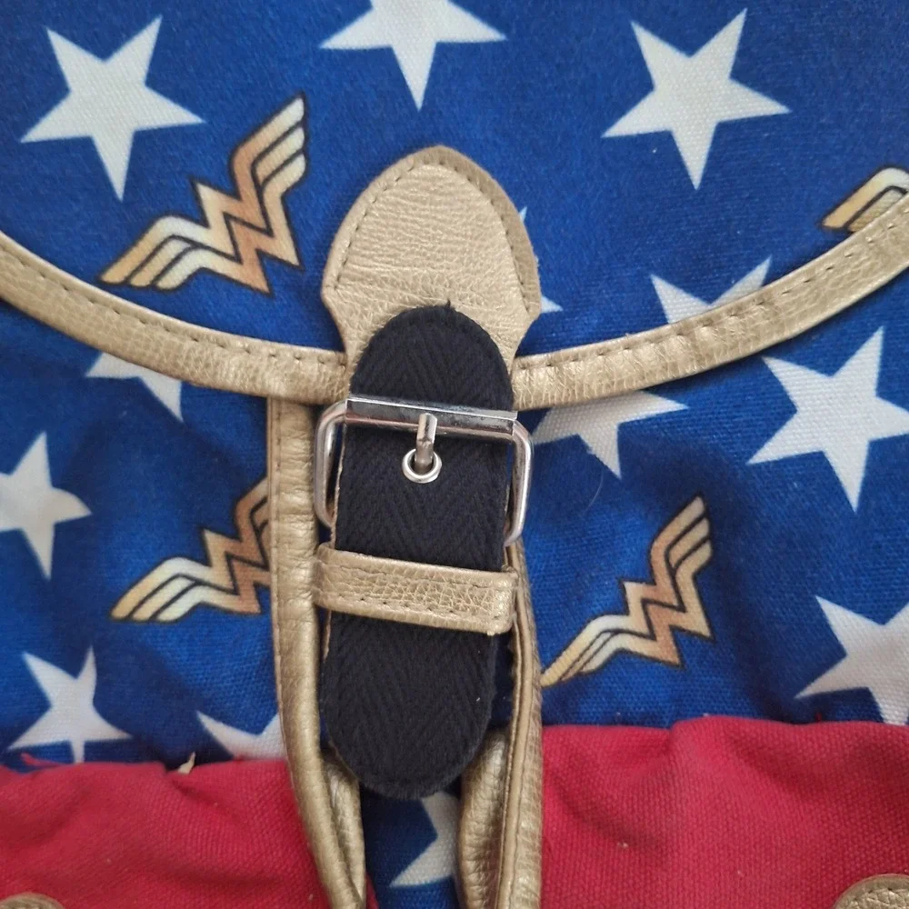 Wonder Woman DC Comics Vintage Style Canvas Backpack Stars Gold Logo Blue Red